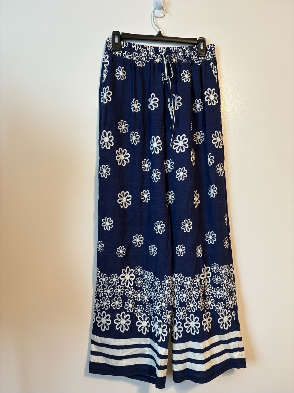 Women's Navy Floral Wide-Leg Pull-On Pants - Picture 3 of 7